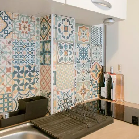 Beautiful Design And Bright Appt In Paris